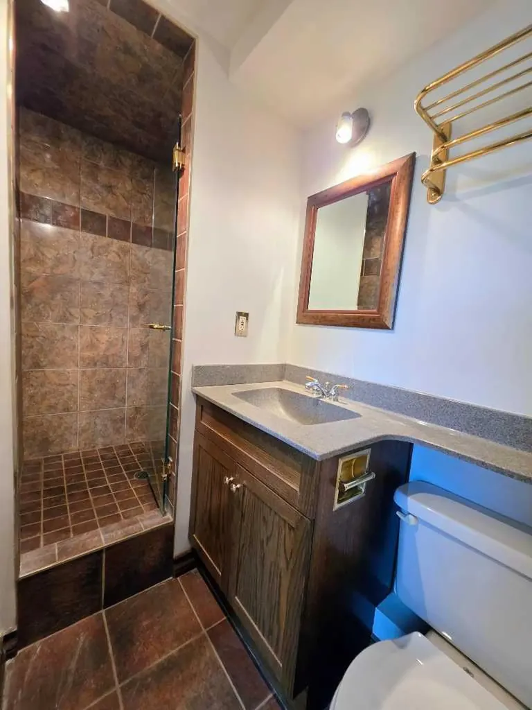 512 Cedar Crescent SW Calgary AB T3C 2Y8