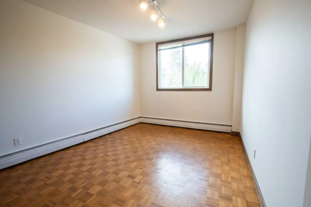 512 Cedar Crescent SW Calgary AB T3C 2Y8