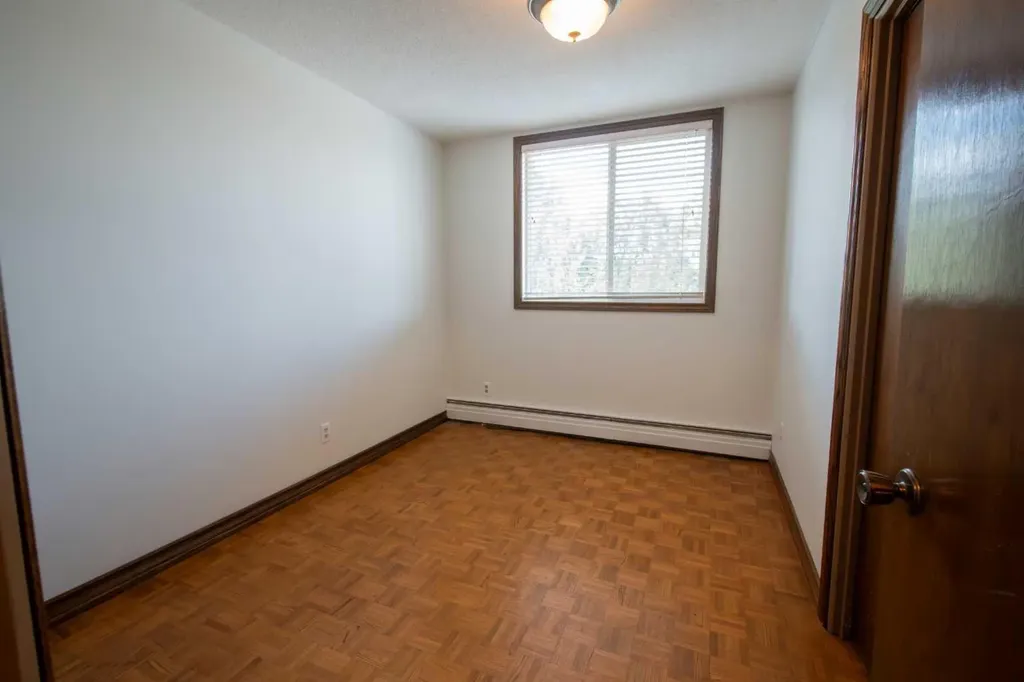 512 Cedar Crescent SW Calgary AB T3C 2Y8