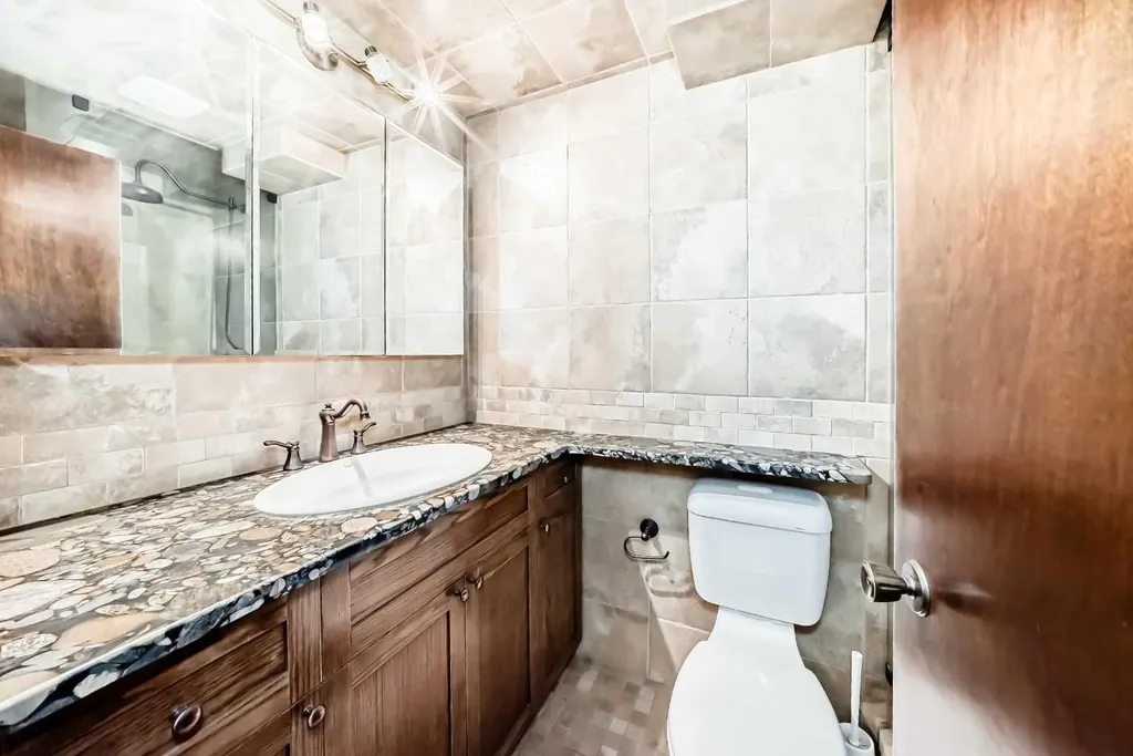 512 Cedar Crescent SW Calgary AB T3C 2Y8