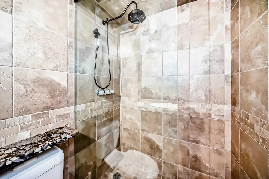 512 Cedar Crescent SW Calgary AB T3C 2Y8