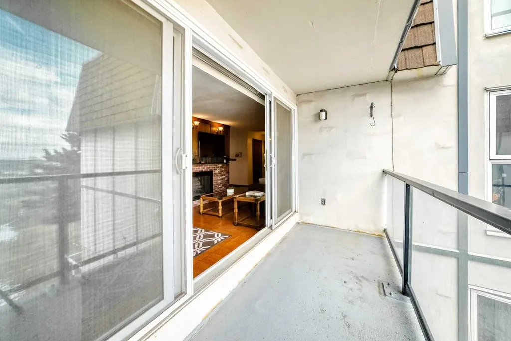 512 Cedar Crescent SW Calgary AB T3C 2Y8
