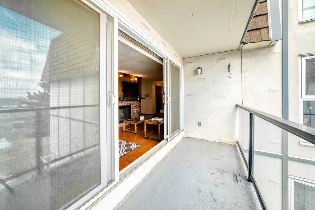 512 Cedar Crescent SW Calgary AB T3C 2Y8