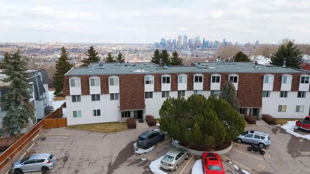 512 Cedar Crescent SW Calgary AB T3C 2Y8