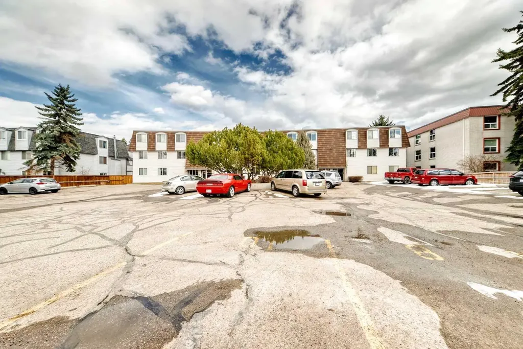 512 Cedar Crescent SW Calgary AB T3C 2Y8