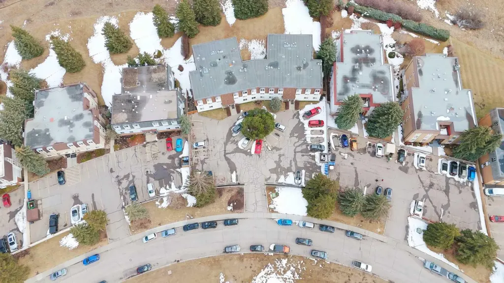 512 Cedar Crescent SW Calgary AB T3C 2Y8