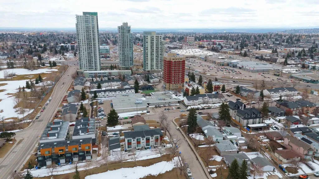 512 Cedar Crescent SW Calgary AB T3C 2Y8