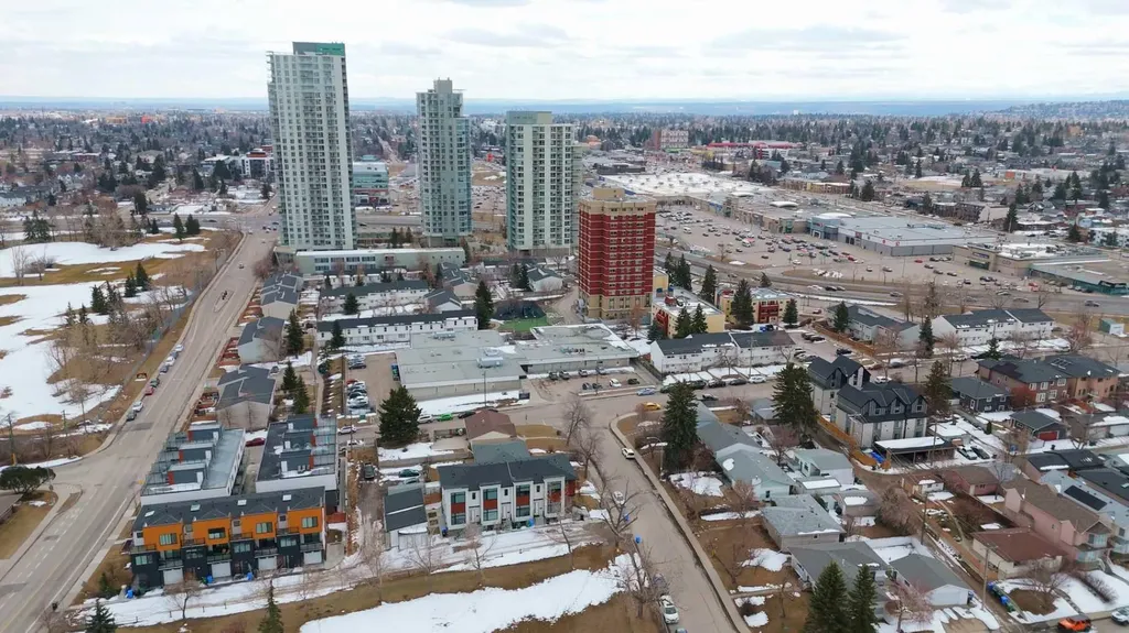 512 Cedar Crescent SW Calgary AB T3C 2Y8