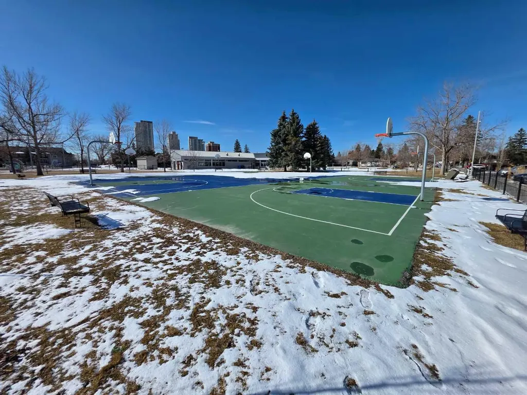512 Cedar Crescent SW Calgary AB T3C 2Y8