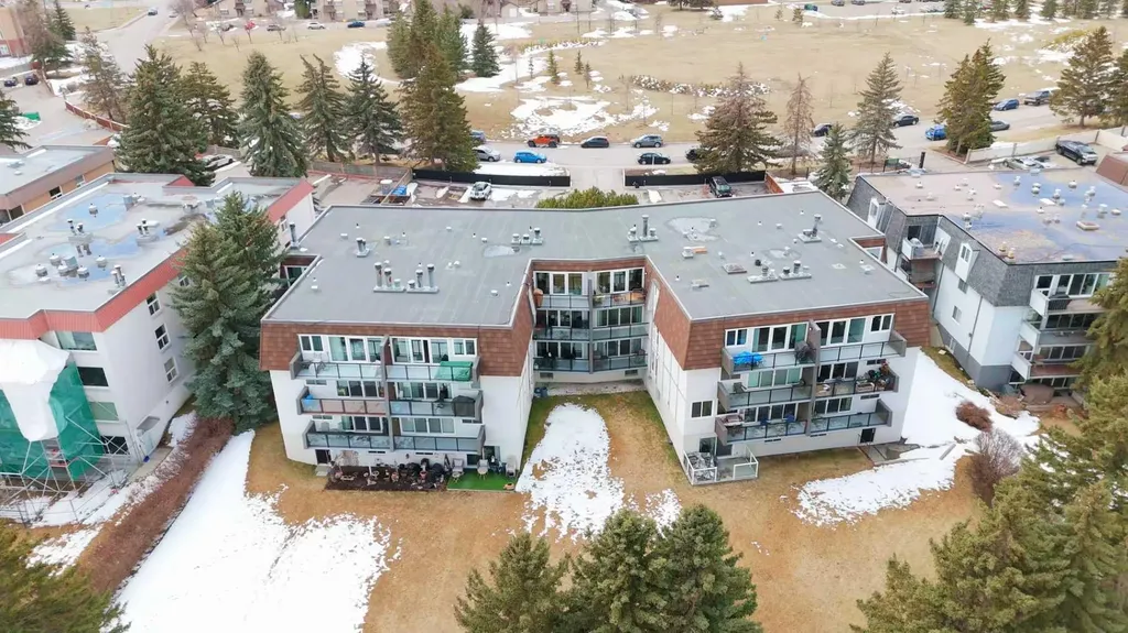 512 Cedar Crescent SW Calgary AB T3C 2Y8