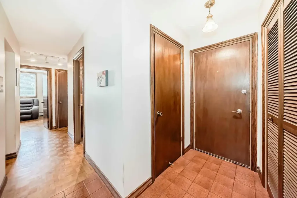 512 Cedar Crescent SW Calgary AB T3C 2Y8