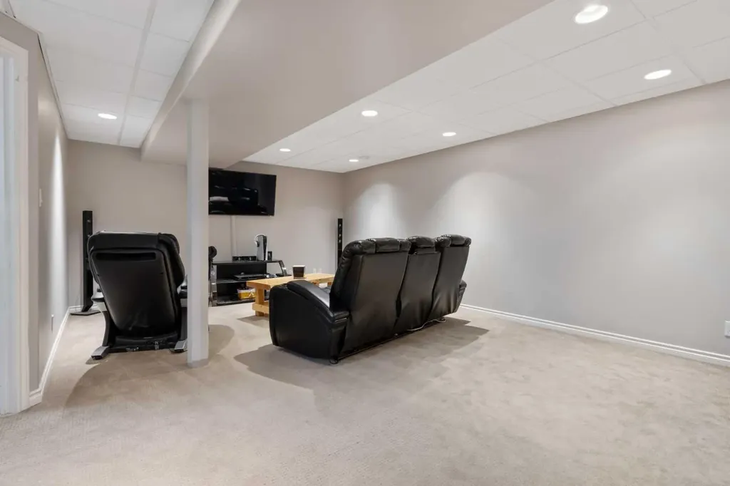 5228 59 Avenue Viking AB T0B 4N0