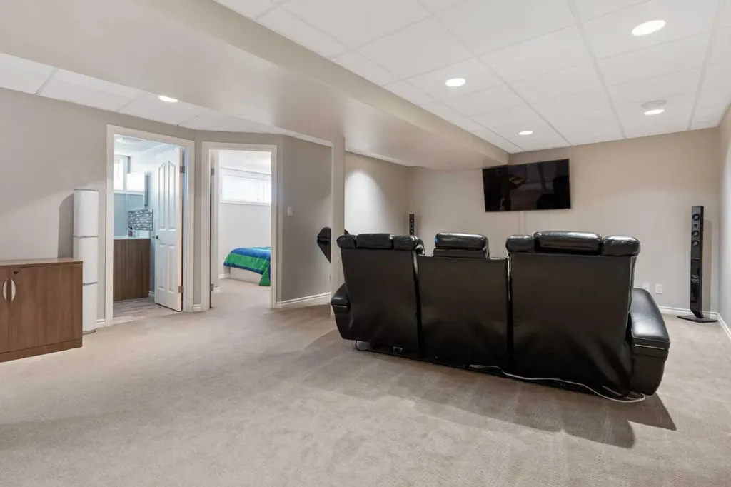 5228 59 Avenue Viking AB T0B 4N0
