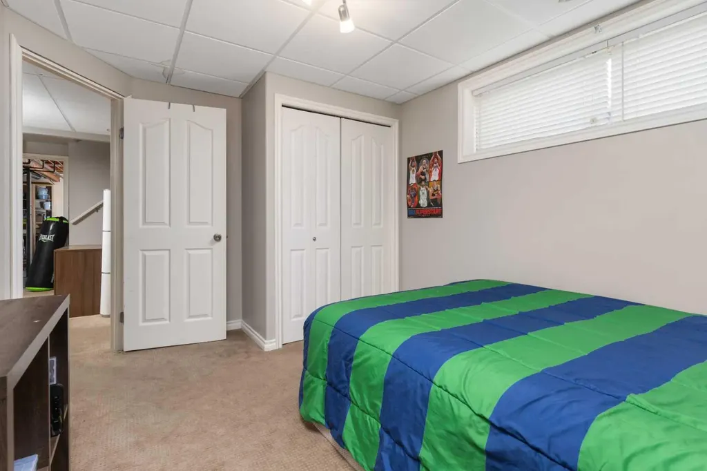5228 59 Avenue Viking AB T0B 4N0