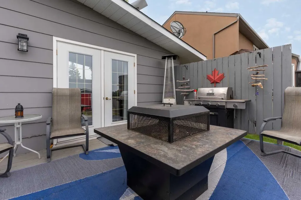 5228 59 Avenue Viking AB T0B 4N0