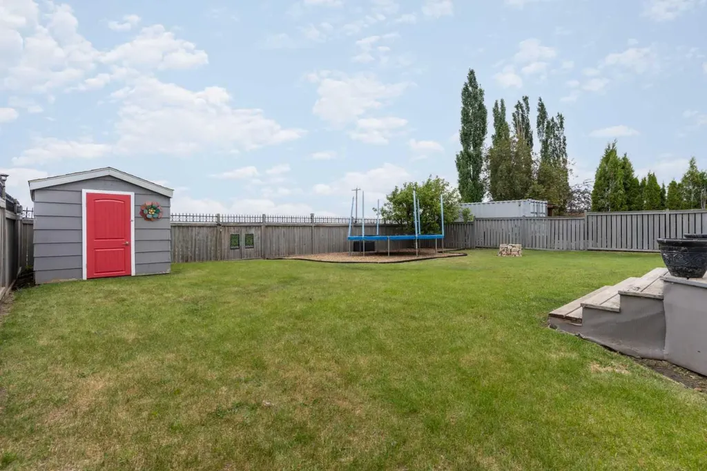 5228 59 Avenue Viking AB T0B 4N0