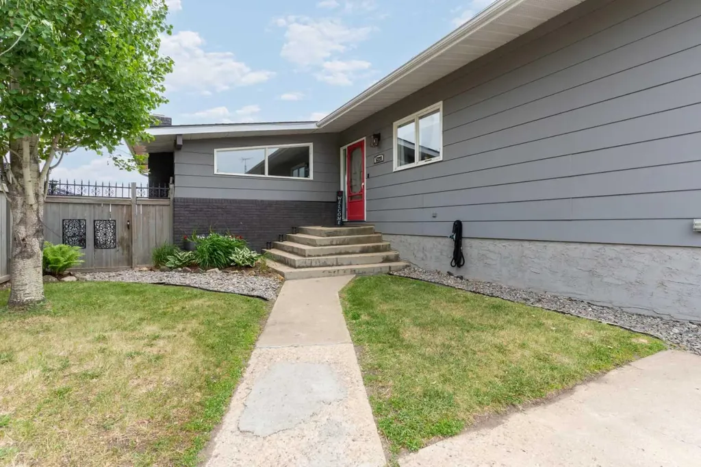 5228 59 Avenue Viking AB T0B 4N0