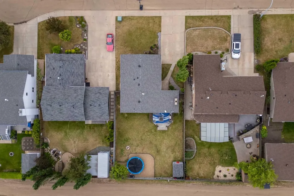 5228 59 Avenue Viking AB T0B 4N0