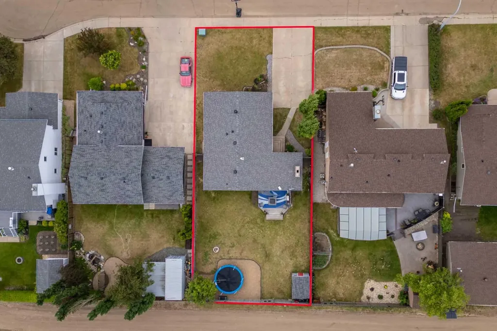5228 59 Avenue Viking AB T0B 4N0