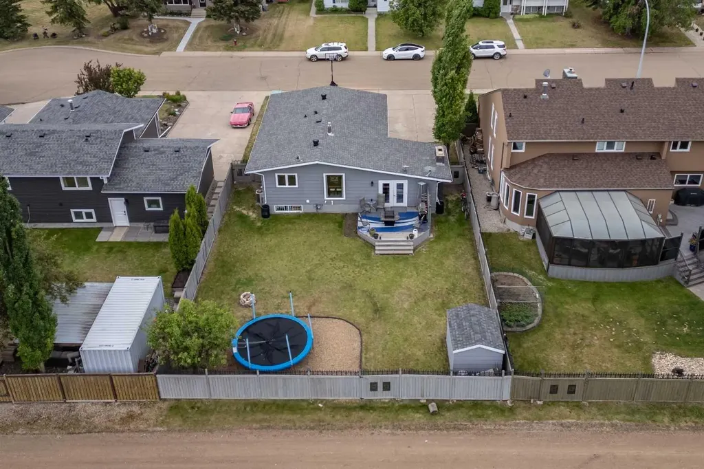 5228 59 Avenue Viking AB T0B 4N0