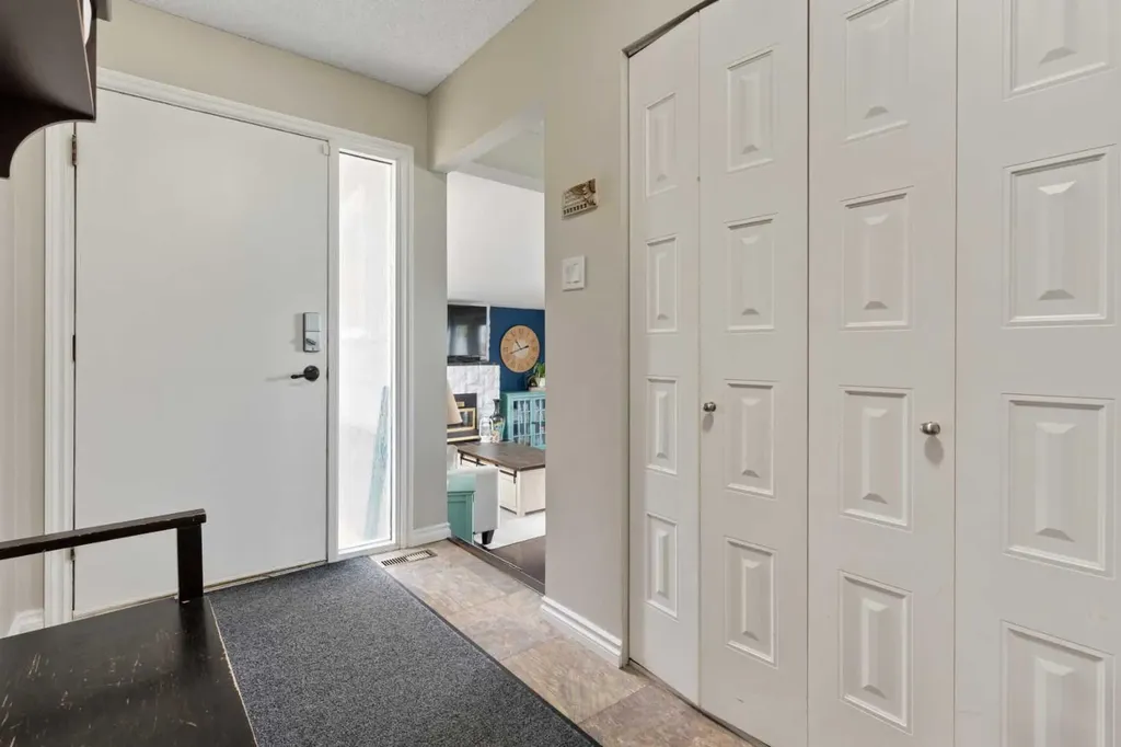5228 59 Avenue Viking AB T0B 4N0