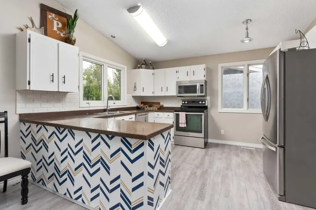 5228 59 Avenue Viking AB T0B 4N0