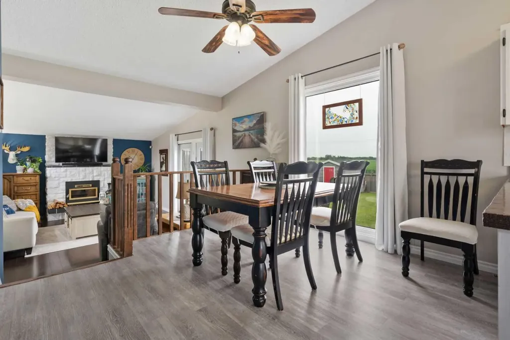 5228 59 Avenue Viking AB T0B 4N0