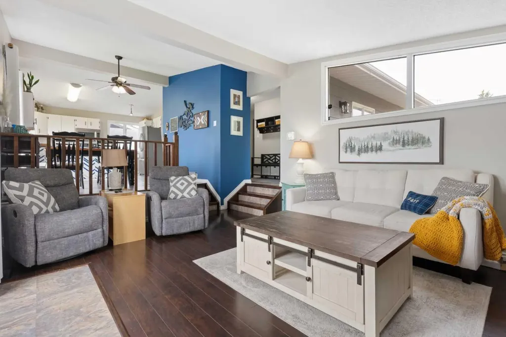 5228 59 Avenue Viking AB T0B 4N0