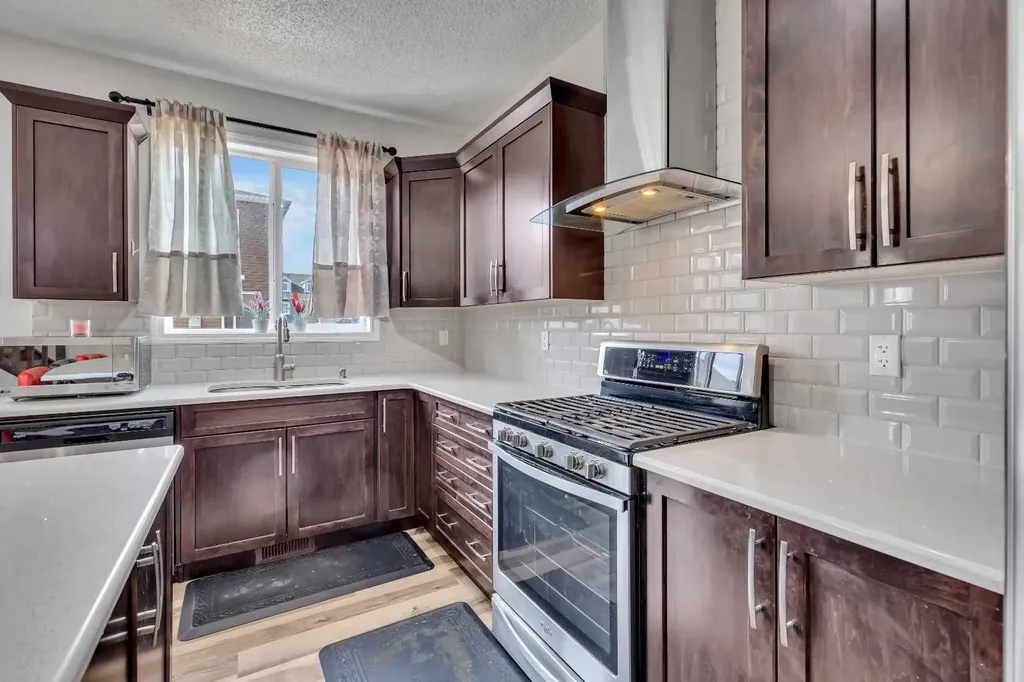 44 Cityside Rise NE Calgary AB T3N1H7