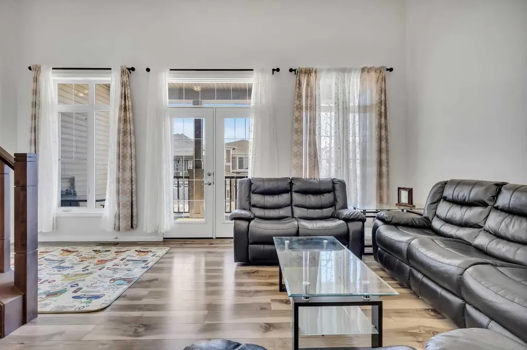 44 Cityside Rise NE Calgary AB T3N1H7