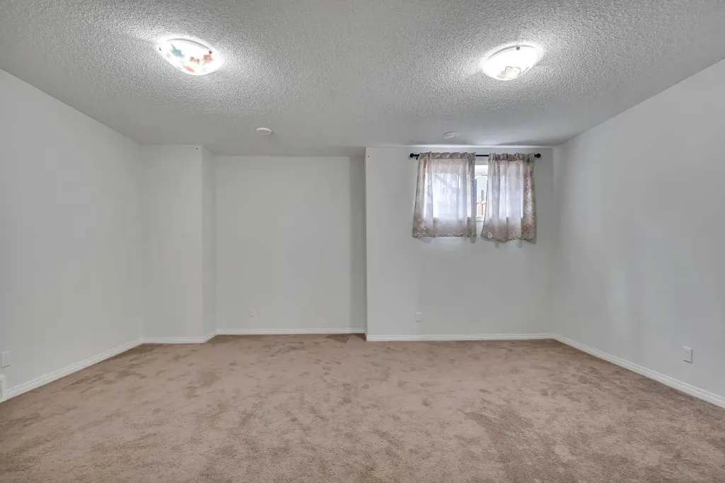 44 Cityside Rise NE Calgary AB T3N1H7