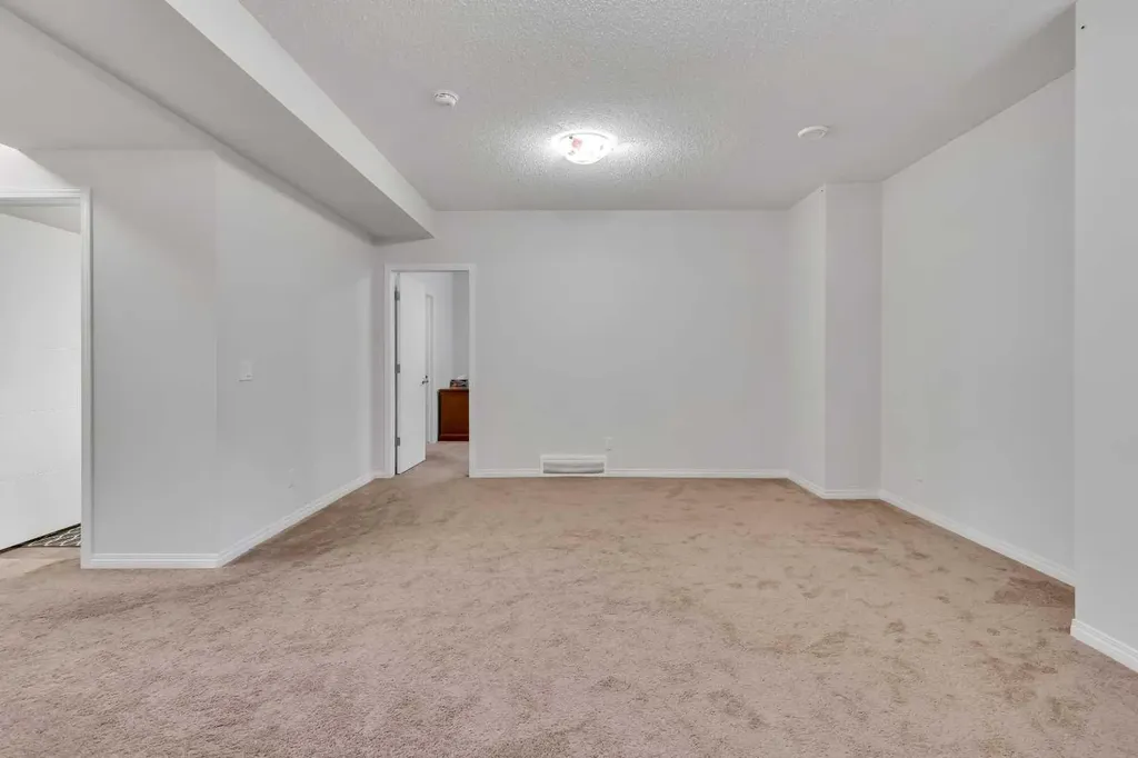 44 Cityside Rise NE Calgary AB T3N1H7