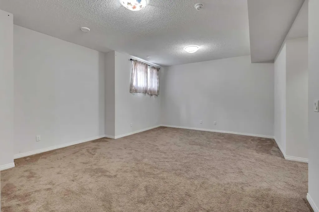 44 Cityside Rise NE Calgary AB T3N1H7