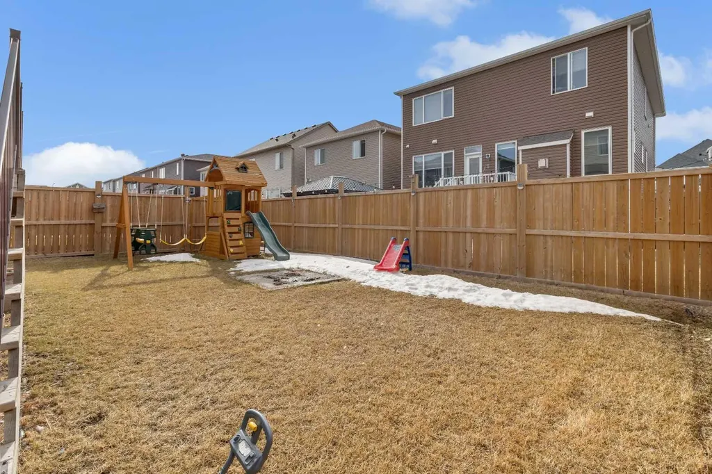 44 Cityside Rise NE Calgary AB T3N1H7