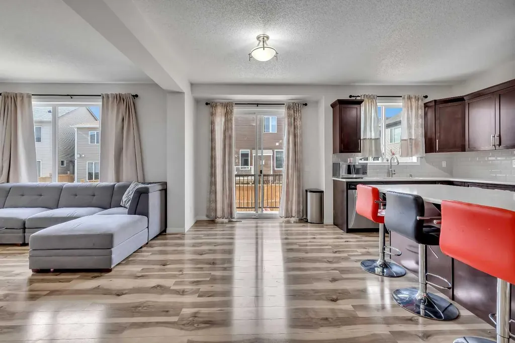 44 Cityside Rise NE Calgary AB T3N1H7