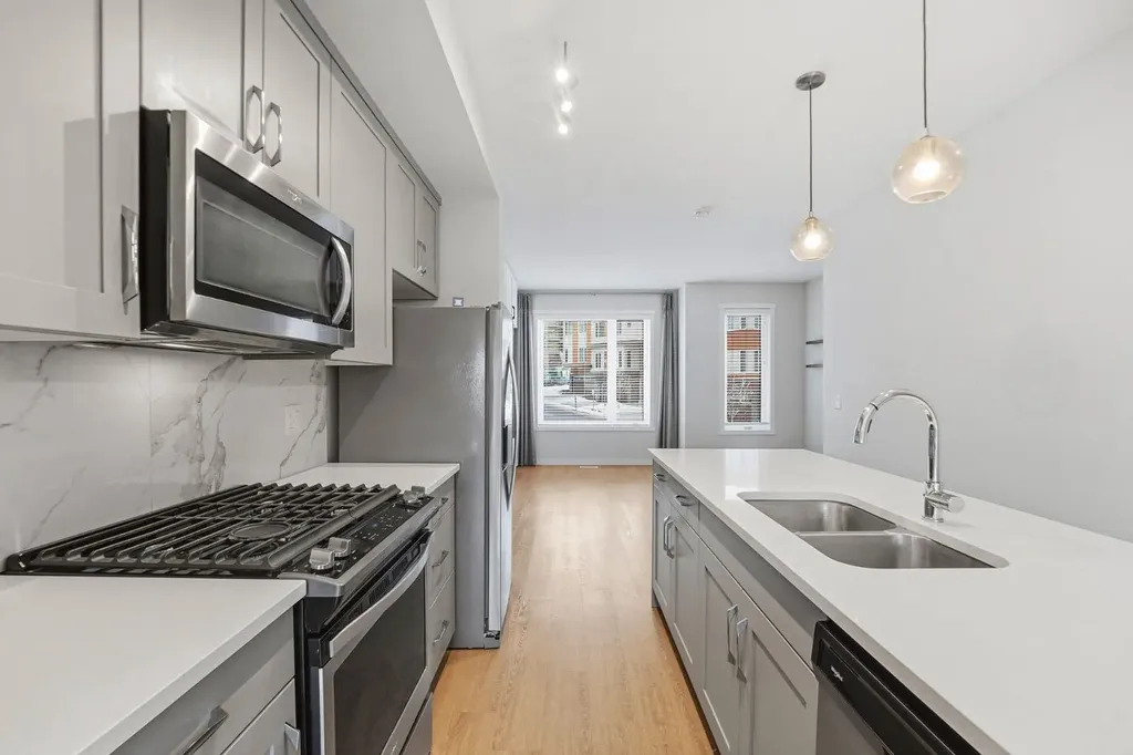 84 Shawnee Common SW Calgary AB T2Y 0P9