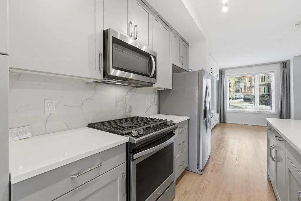 84 Shawnee Common SW Calgary AB T2Y 0P9