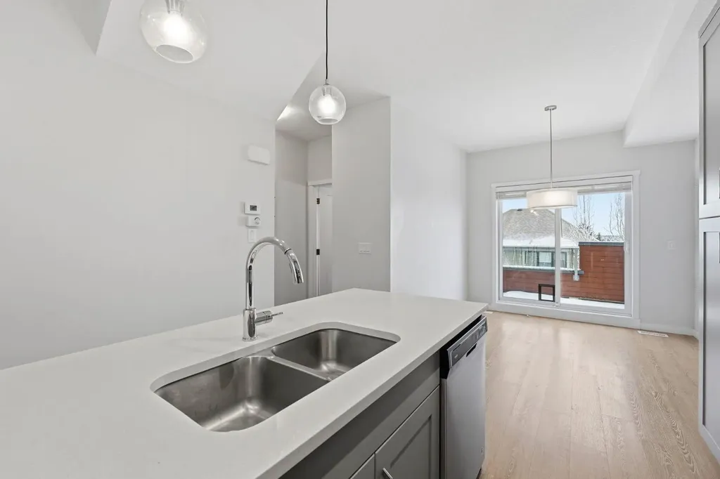 84 Shawnee Common SW Calgary AB T2Y 0P9