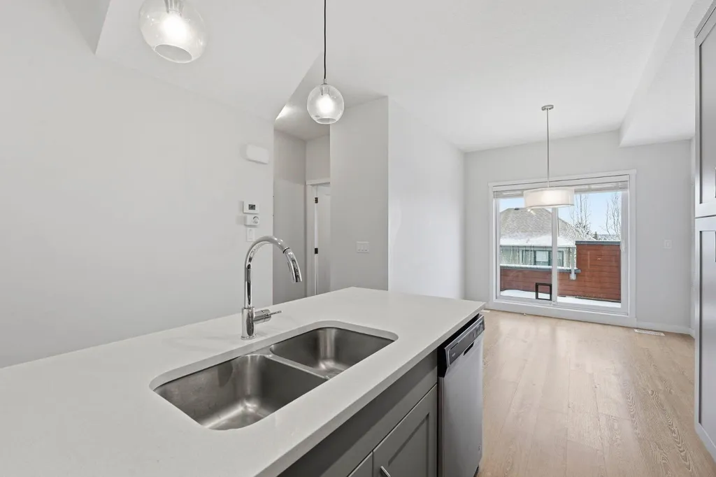 84 Shawnee Common SW Calgary AB T2Y 0P9