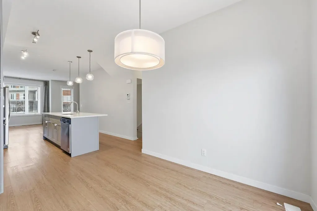 84 Shawnee Common SW Calgary AB T2Y 0P9