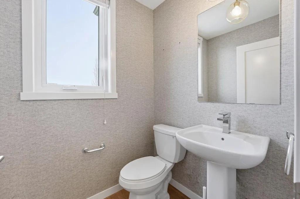 84 Shawnee Common SW Calgary AB T2Y 0P9