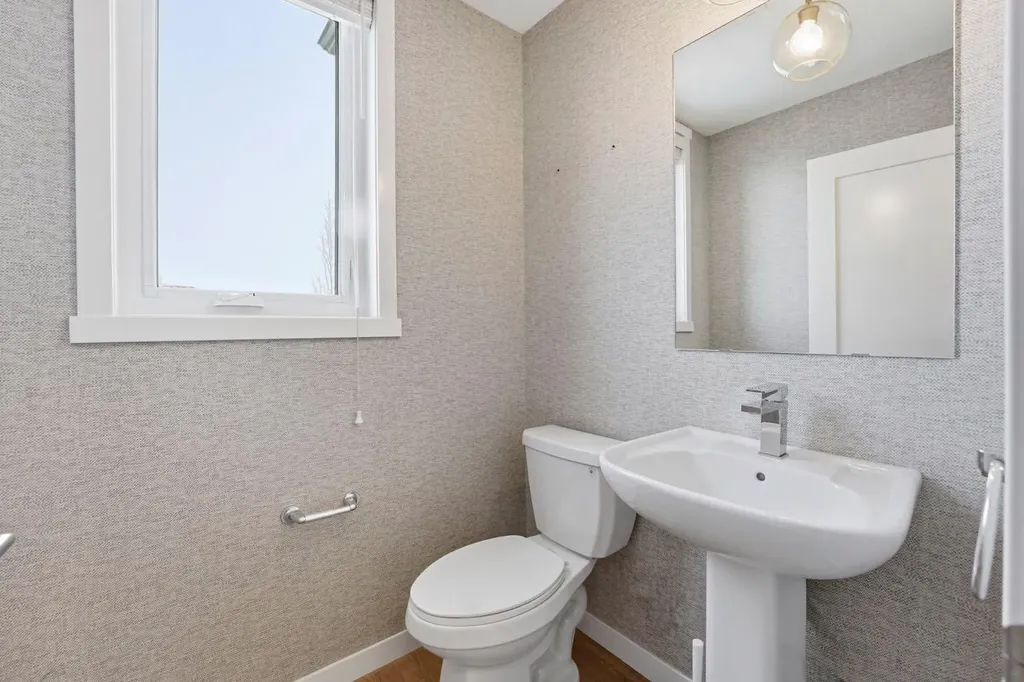 84 Shawnee Common SW Calgary AB T2Y 0P9