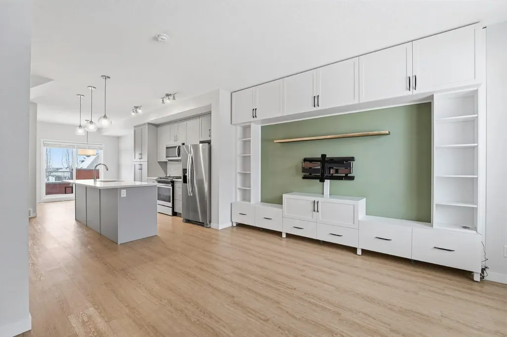 84 Shawnee Common SW Calgary AB T2Y 0P9