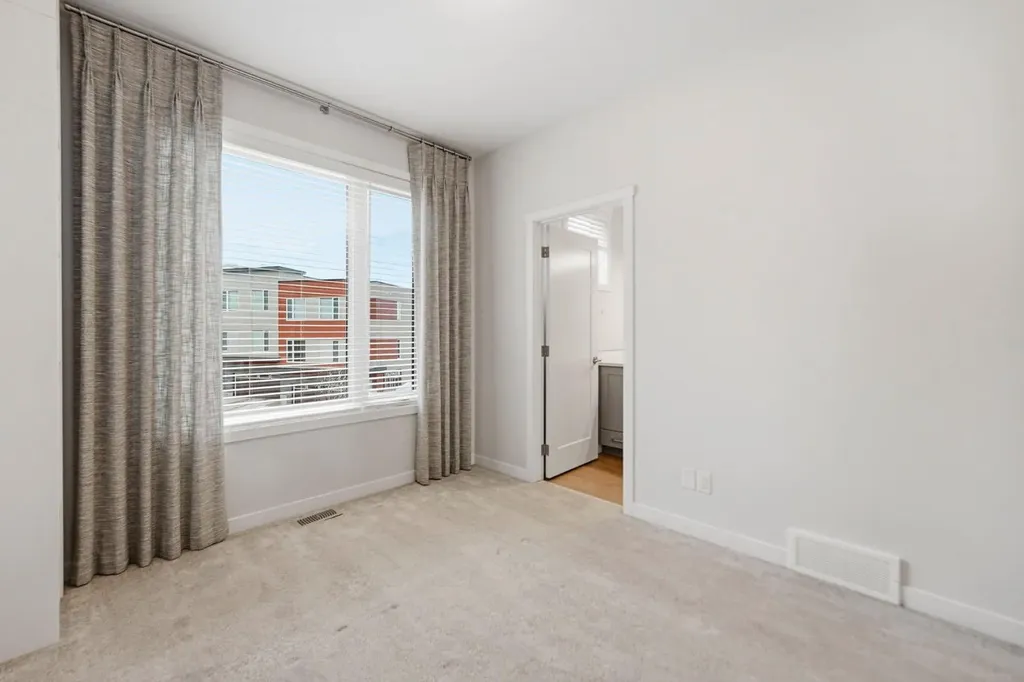84 Shawnee Common SW Calgary AB T2Y 0P9