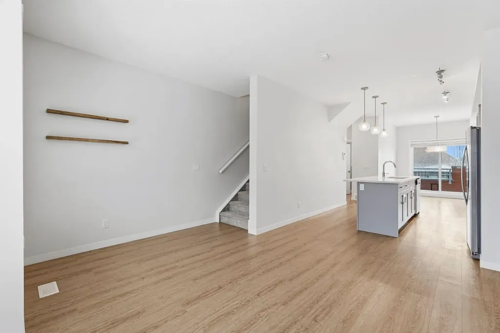 84 Shawnee Common SW Calgary AB T2Y 0P9
