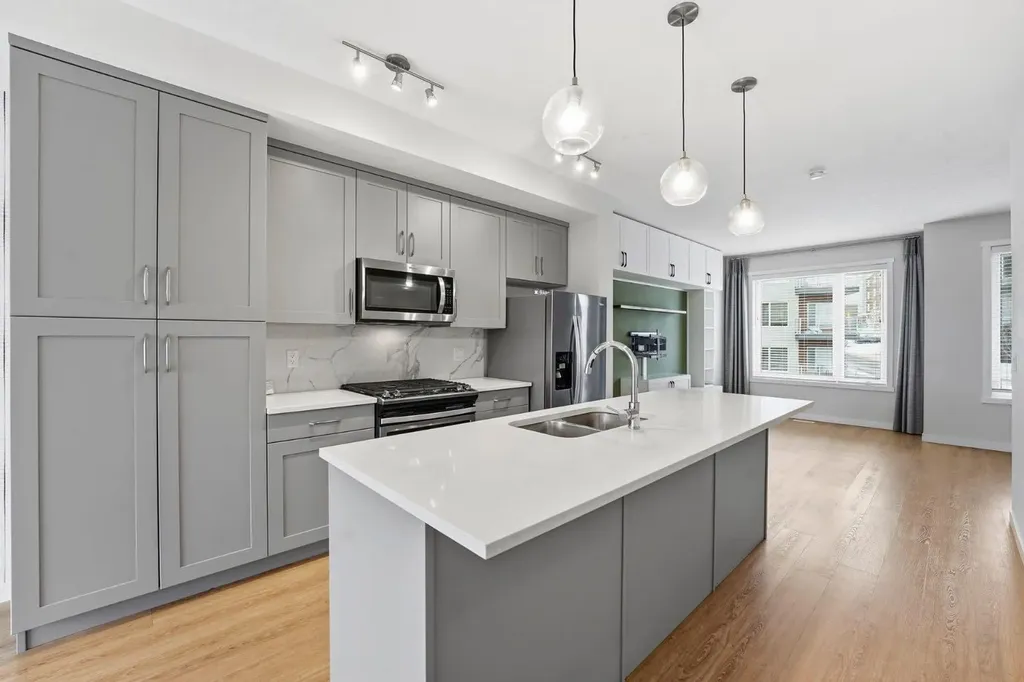 84 Shawnee Common SW Calgary AB T2Y 0P9