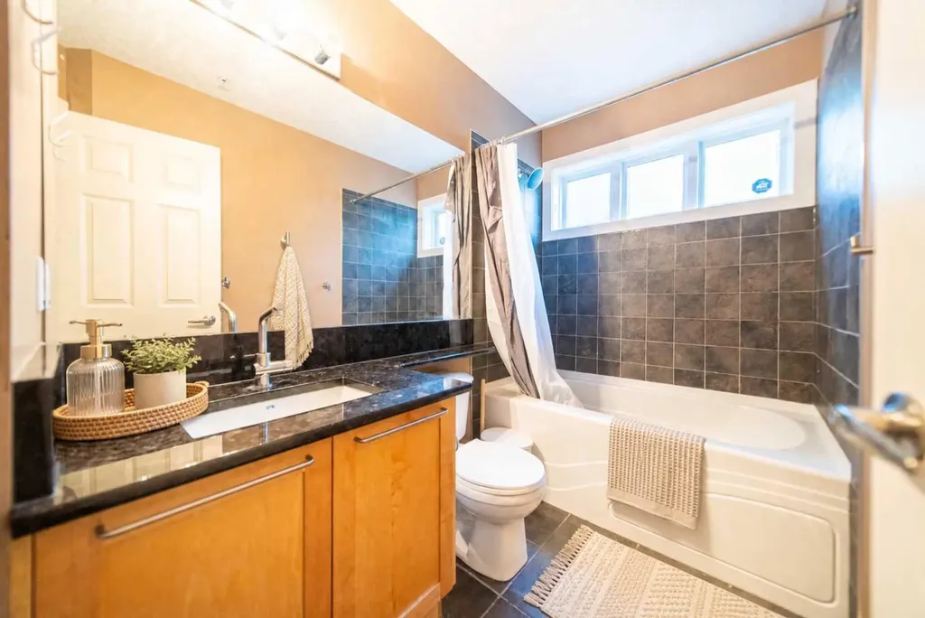 1505 27 Avenue SW Calgary AB T2T 1G5
