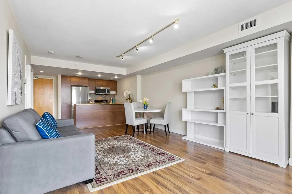 1110 11 Street SW Calgary AB T2R1S5