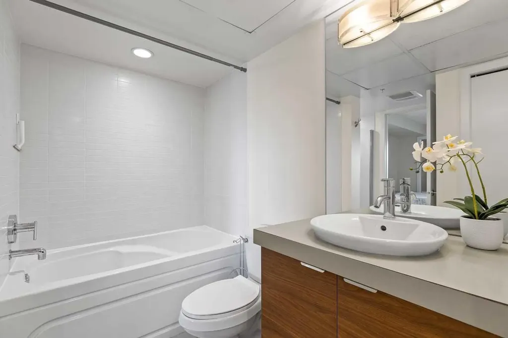 1110 11 Street SW Calgary AB T2R1S5