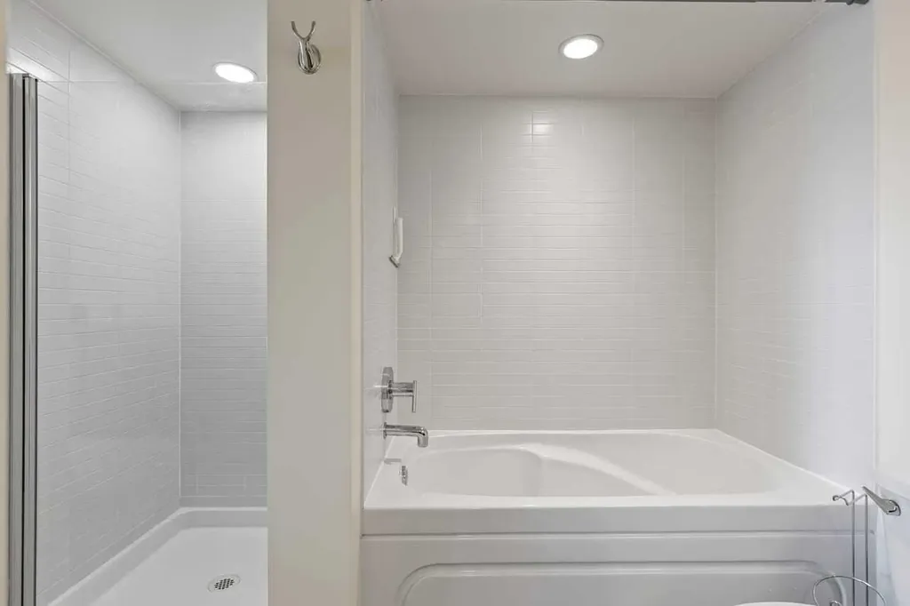 1110 11 Street SW Calgary AB T2R1S5